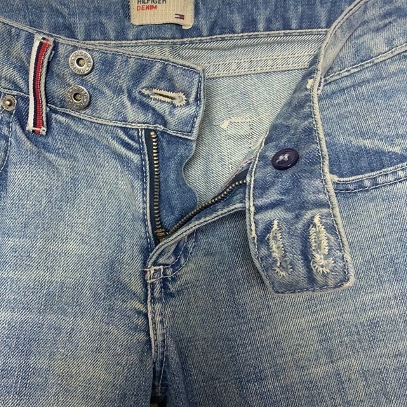 TOMMY Hilfiger Light Blue Wash Distressed Straight Leg Jeans Size 28 - Picture 4 of 16